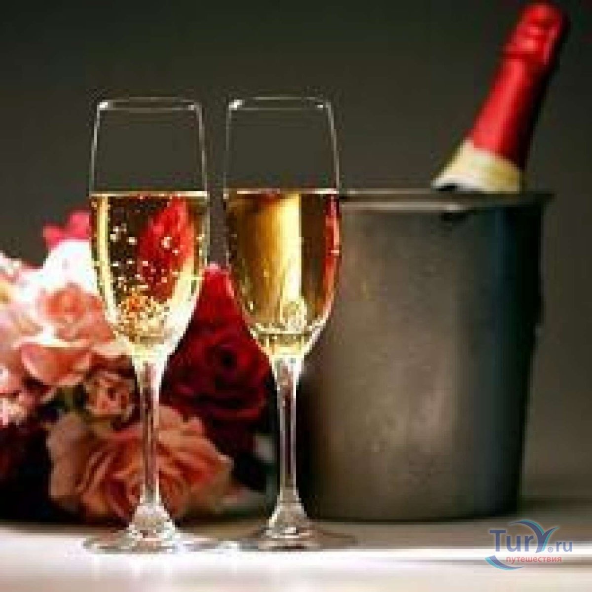 Бокалы шампанского с днем рлждени