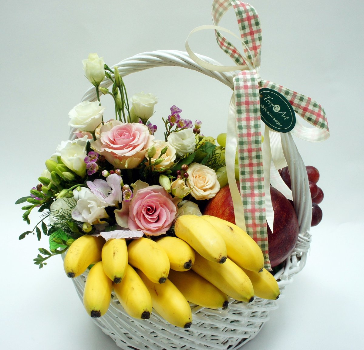 Съедобный букет в корзинке