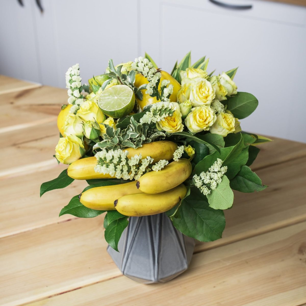 Букет с монстерой