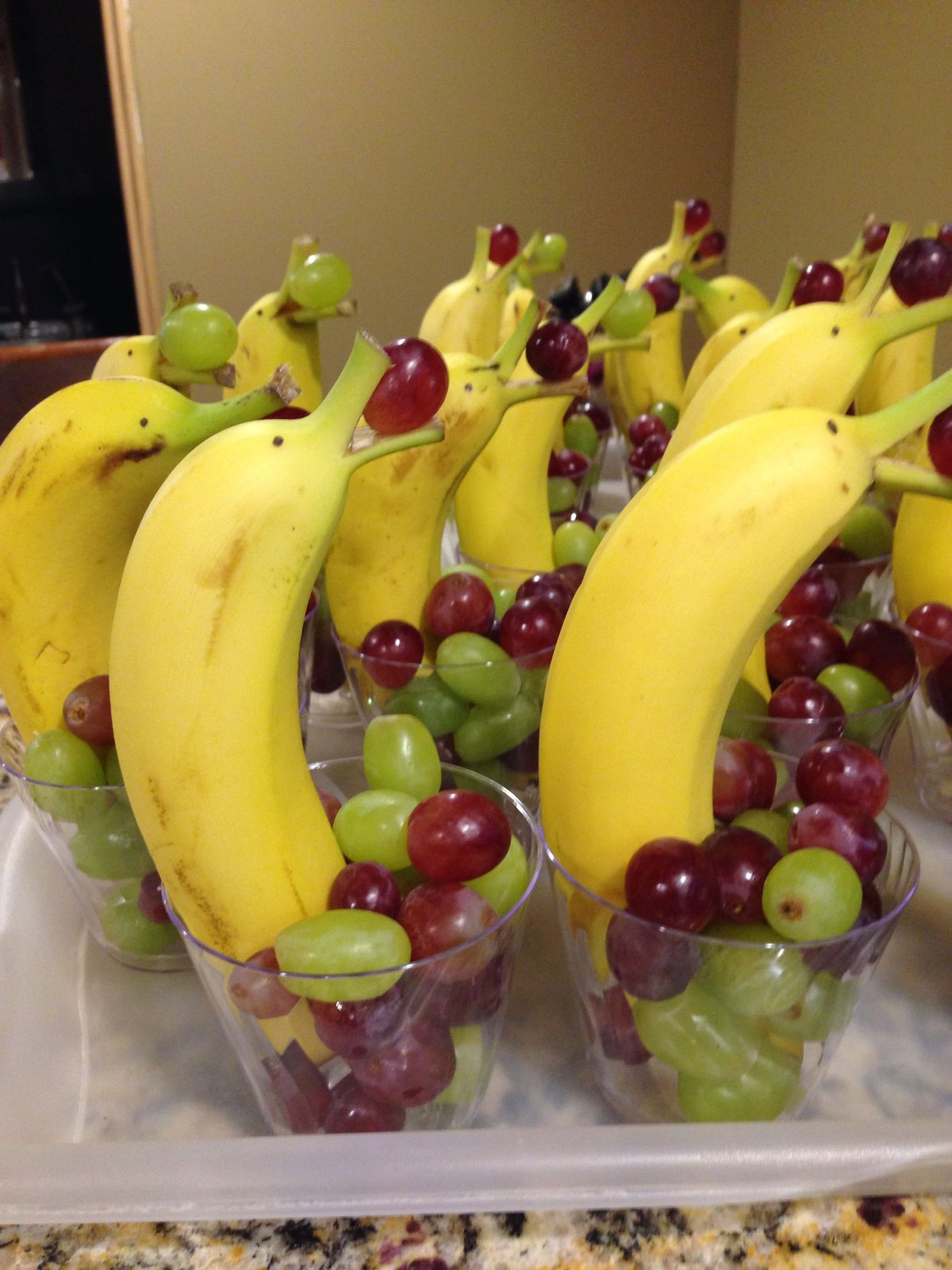 Украшение из банана