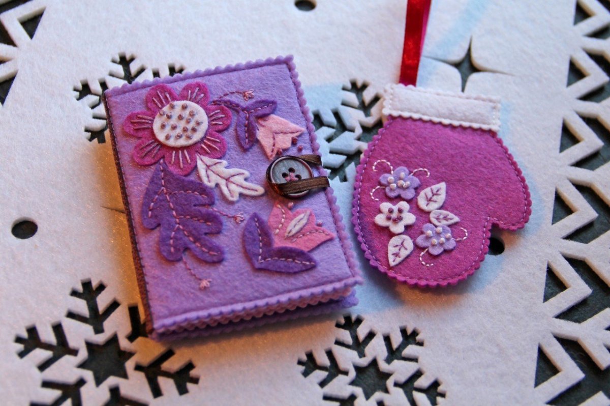 Игольница книжка из фетра