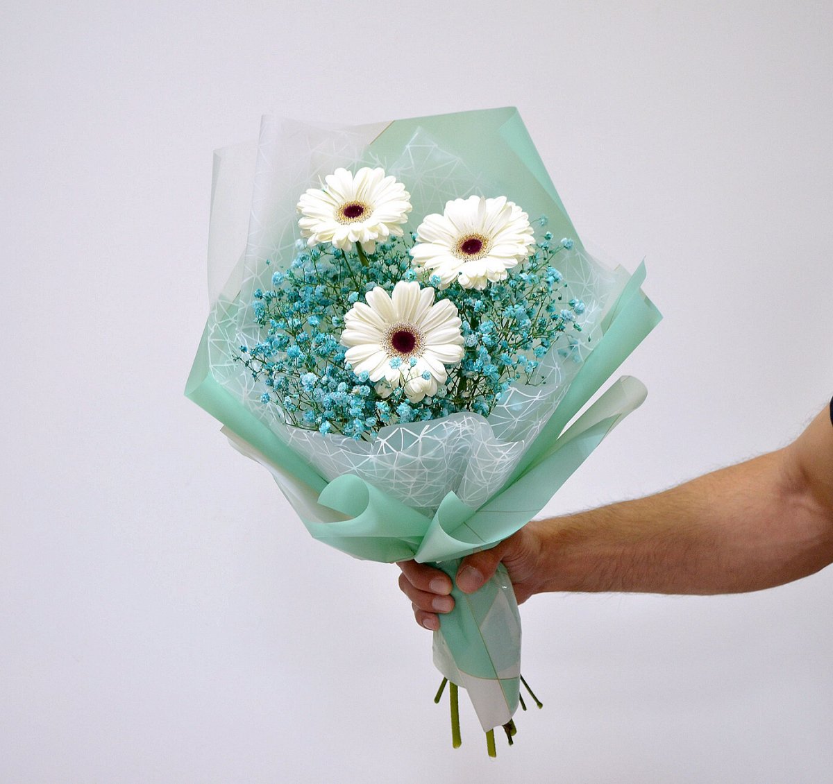 Свадебный букет гербер и гипсофилы