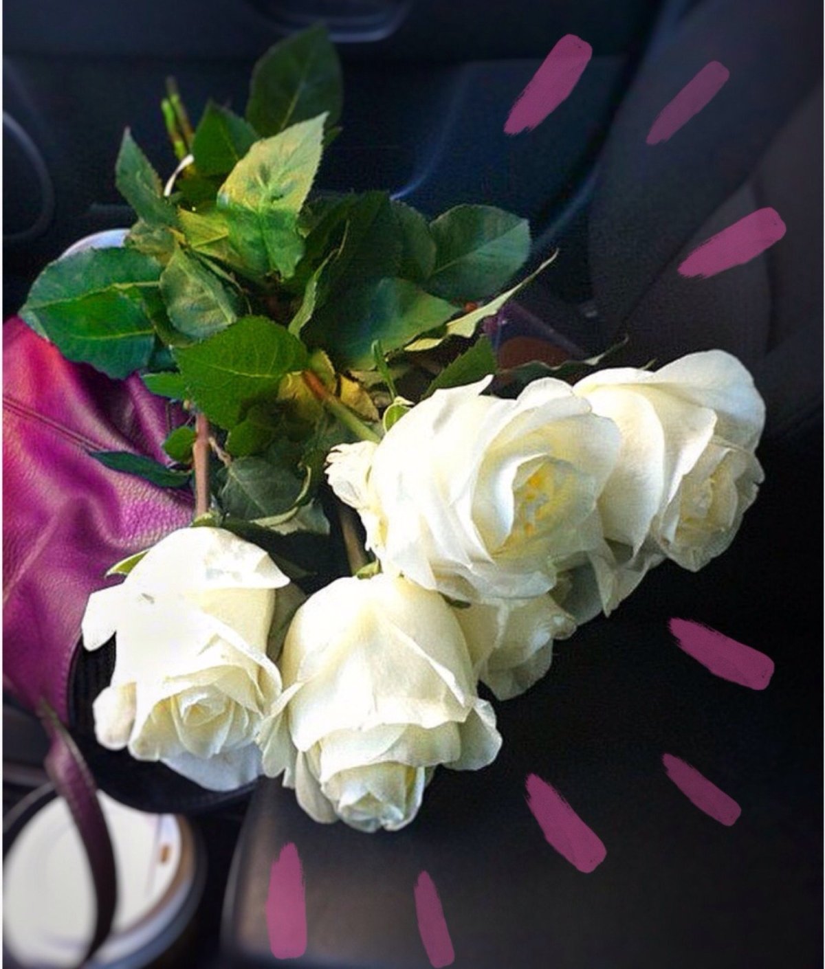 Букет роз в машине