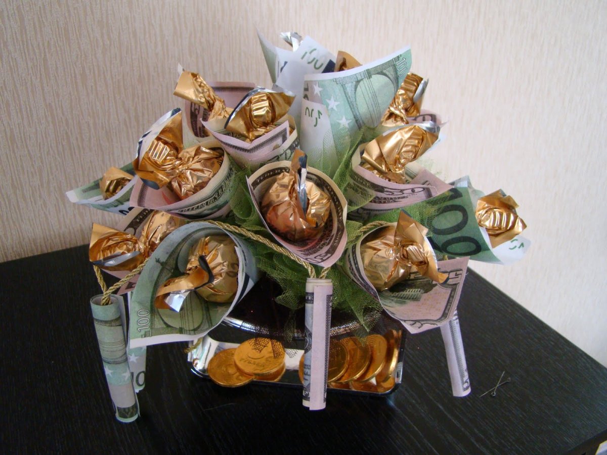 Оригинальный подарок из купюр