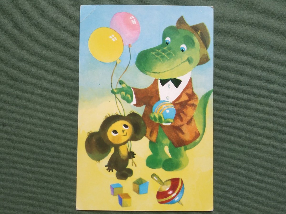 Крокодил с цветами