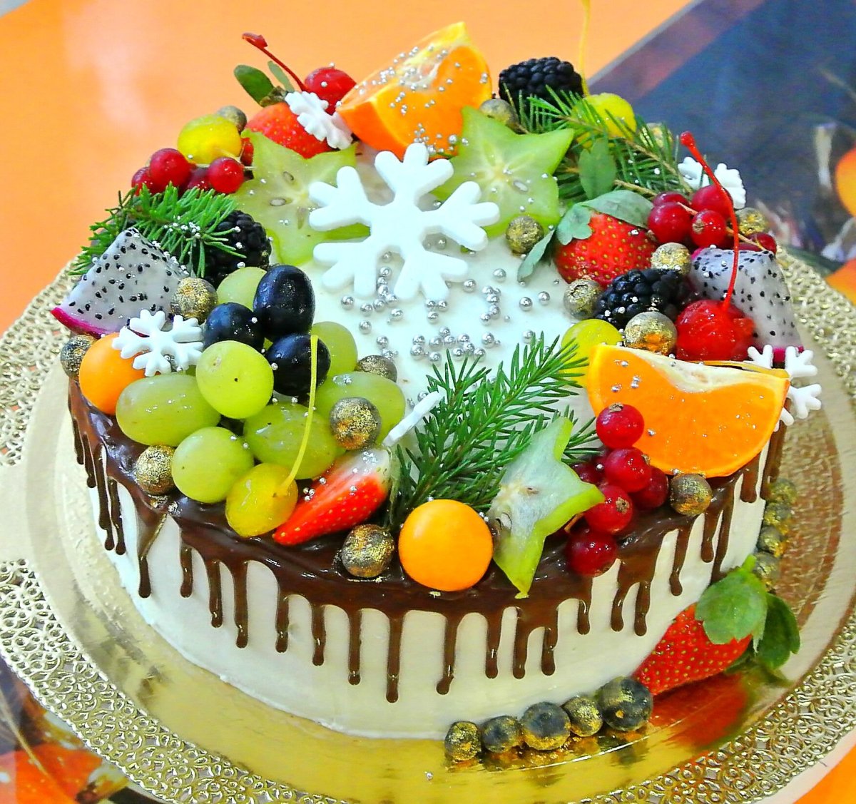 Торт с днем рождения!