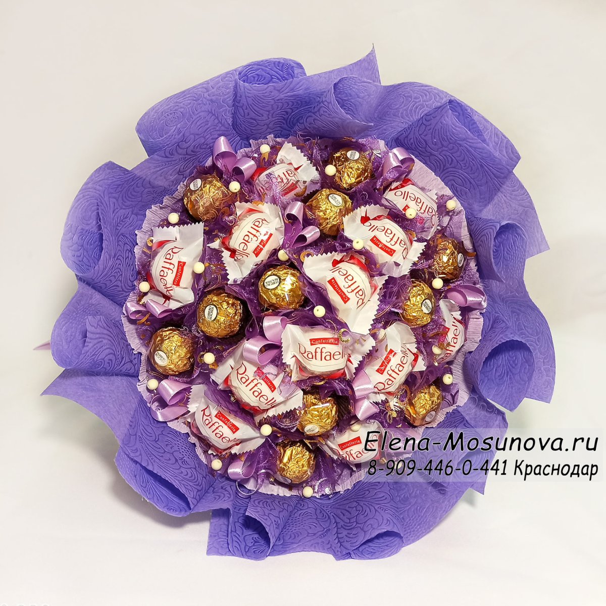 Букет из Рафаэлло и Ферреро Роше