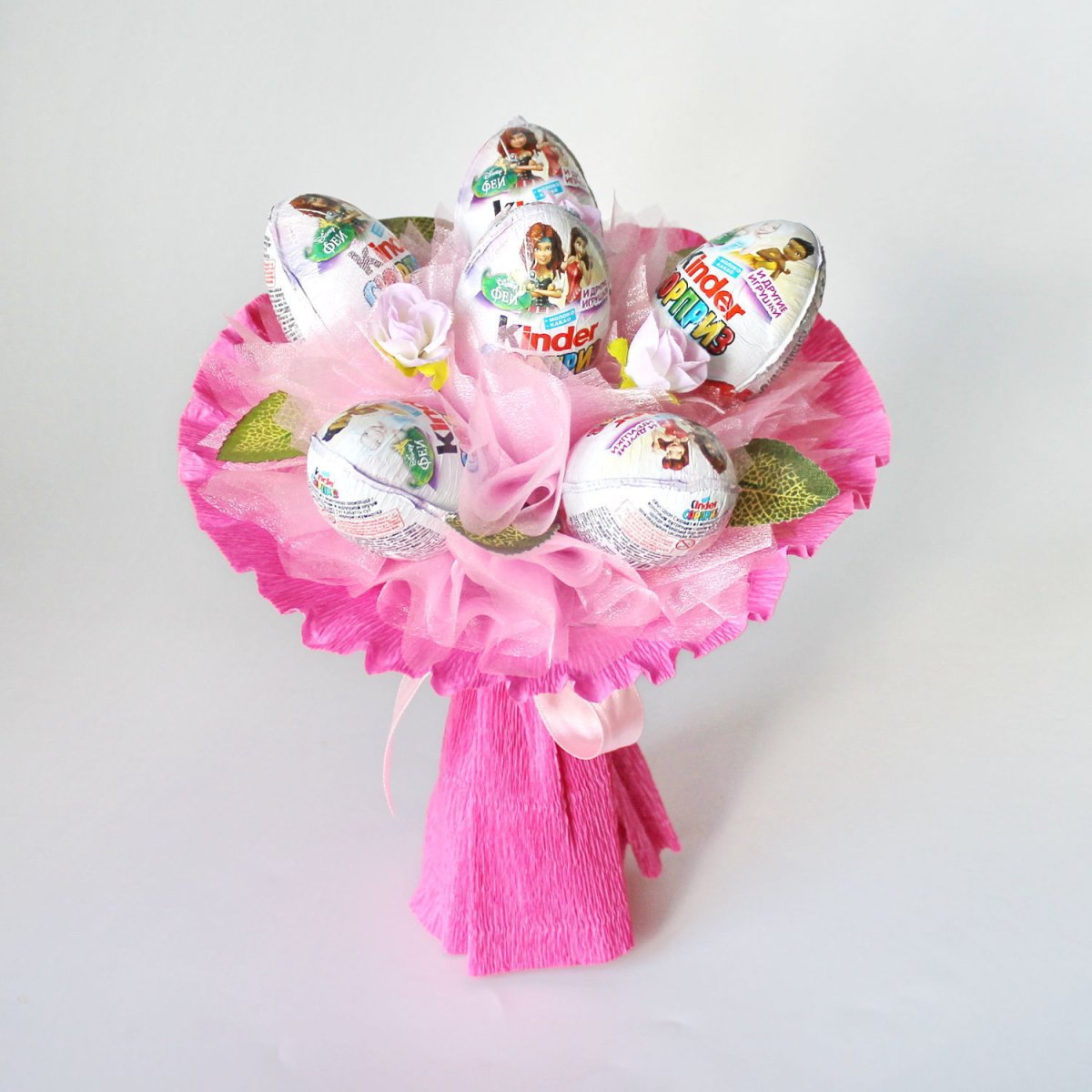 Букет из киндеров и конфет для девочки