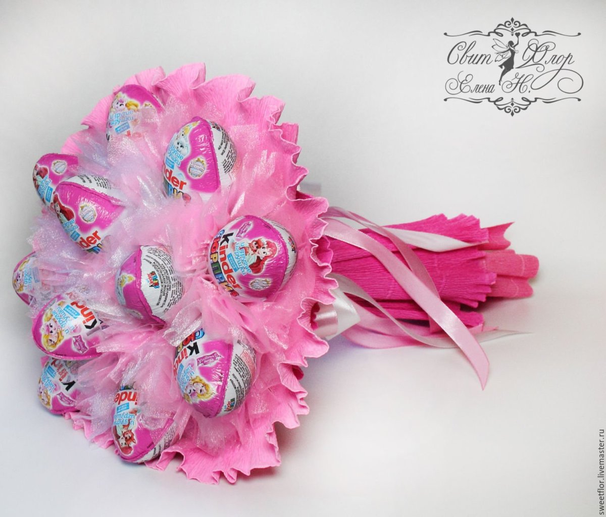 Букет из киндеров и конфет для девочки