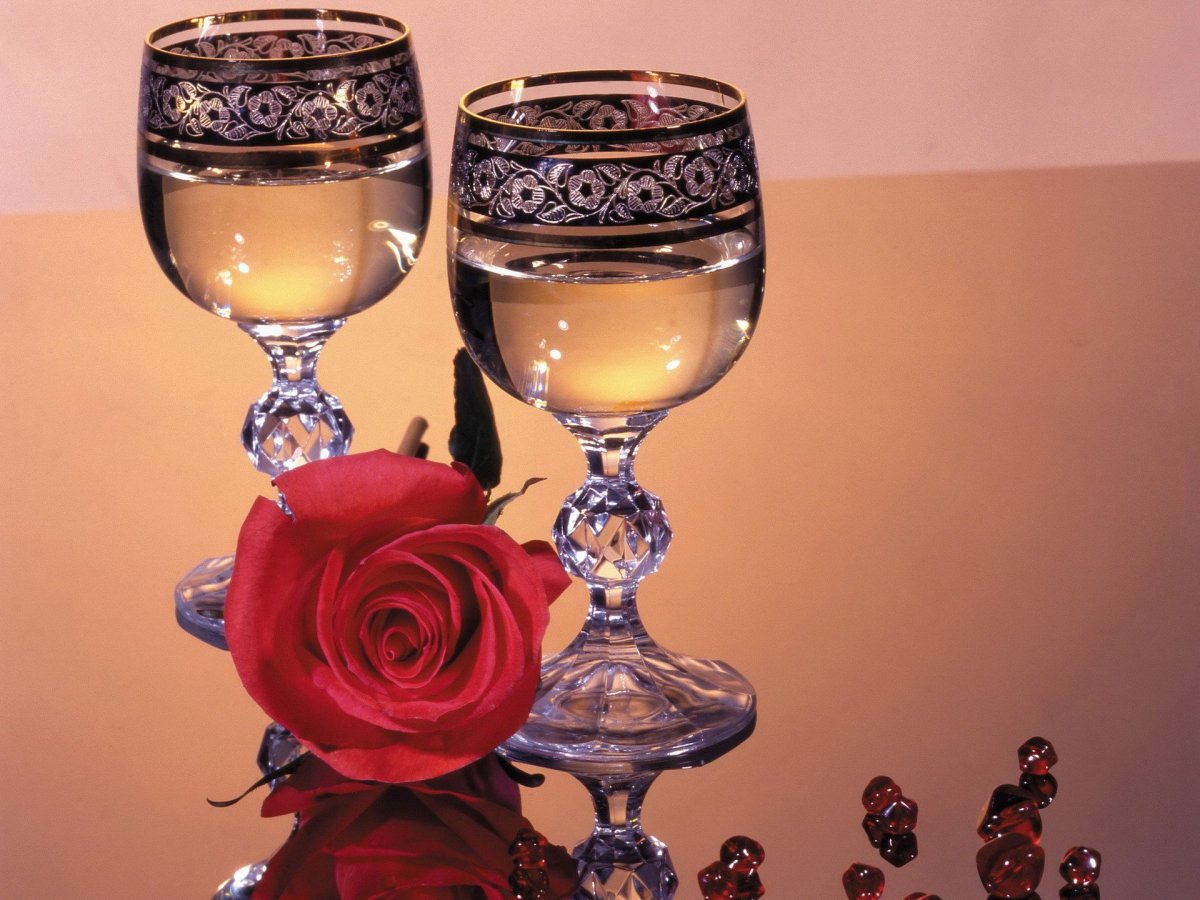 Букет роз и шампанское