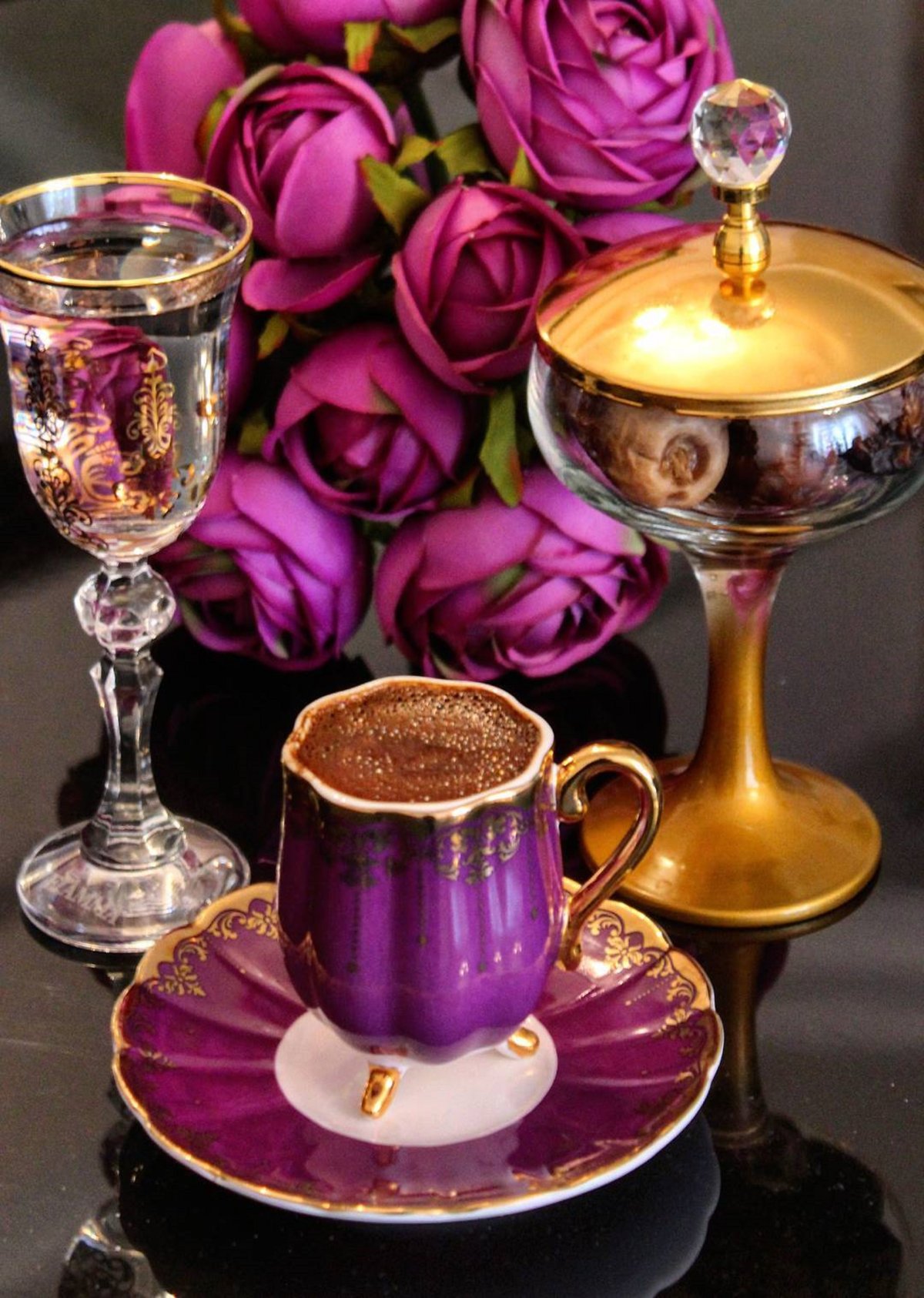Кофе в фиолетовых тонах