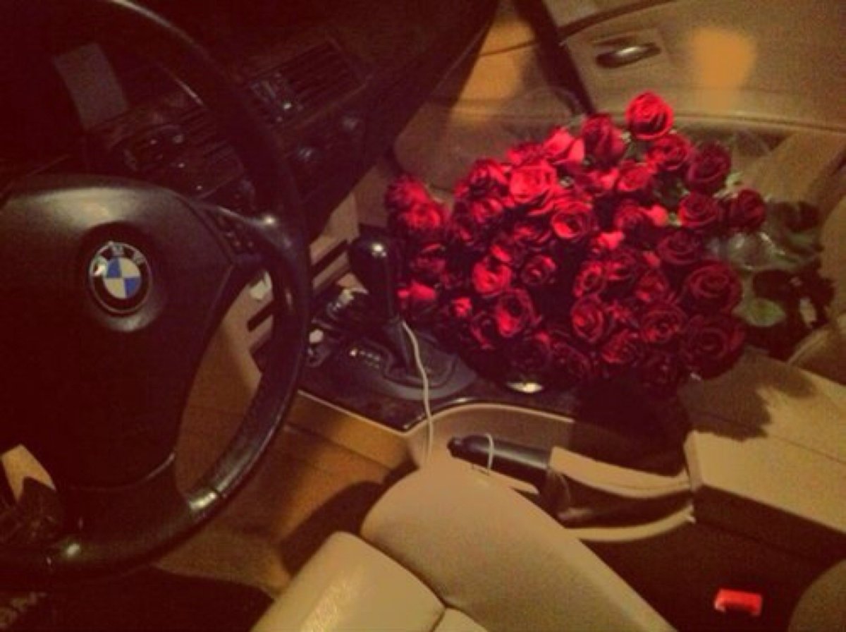 Букет цветов в салоне БМВ