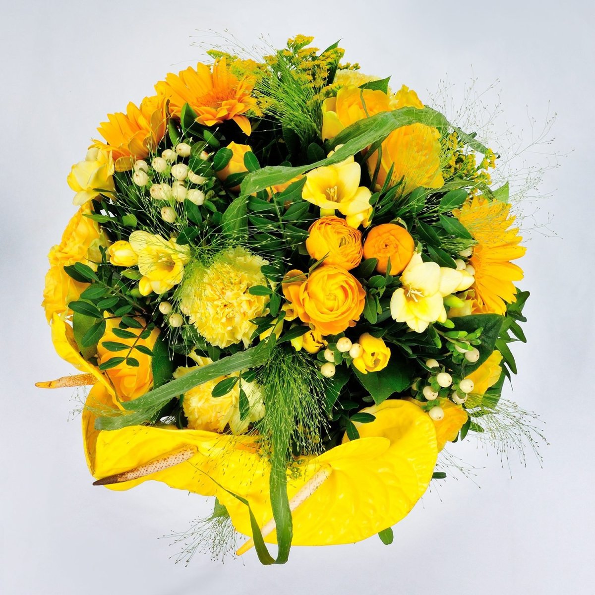 Золотарник в оформлении букета