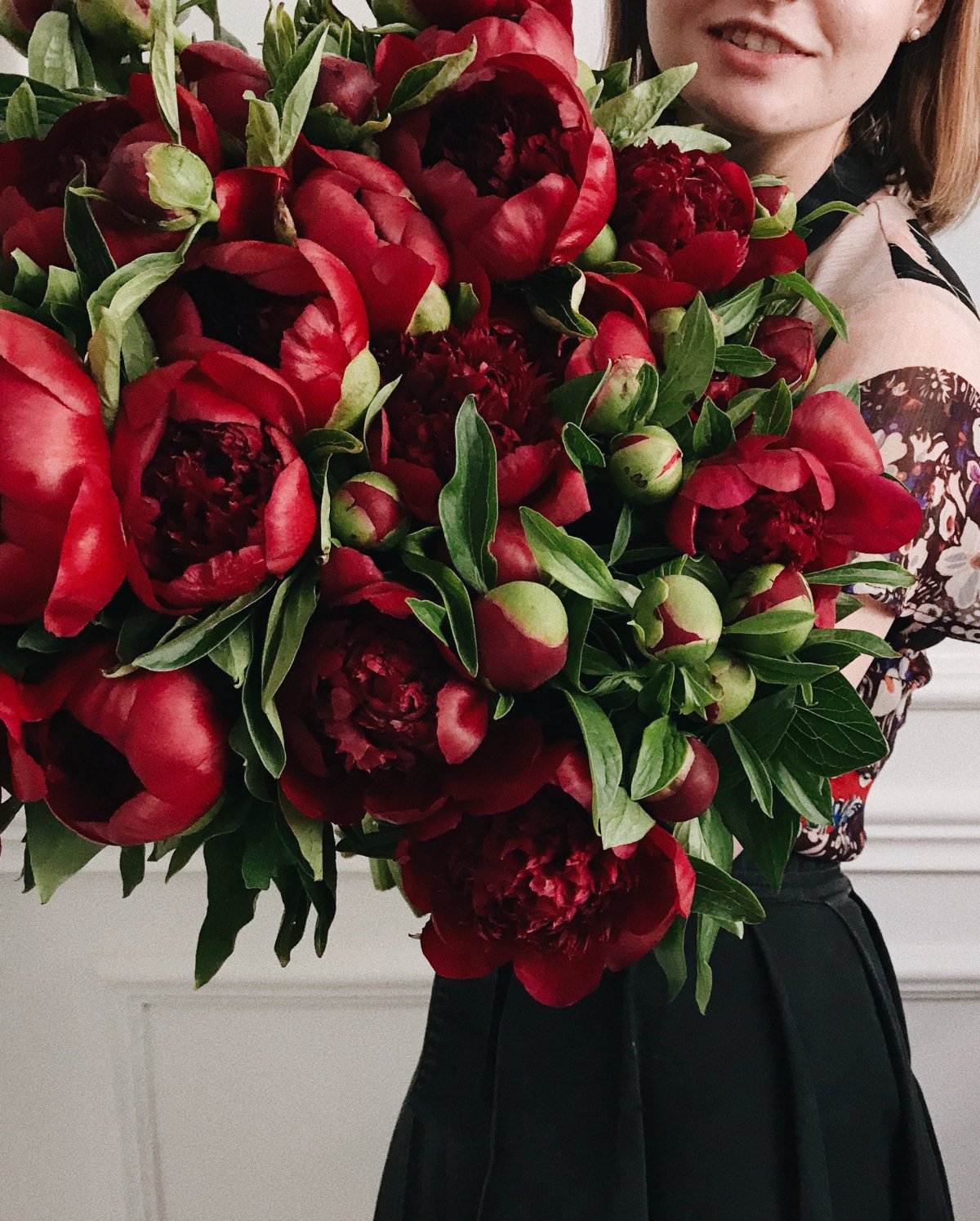 Цветы пионы букет красные