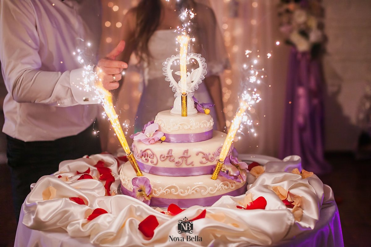 Вынос свадебного торта