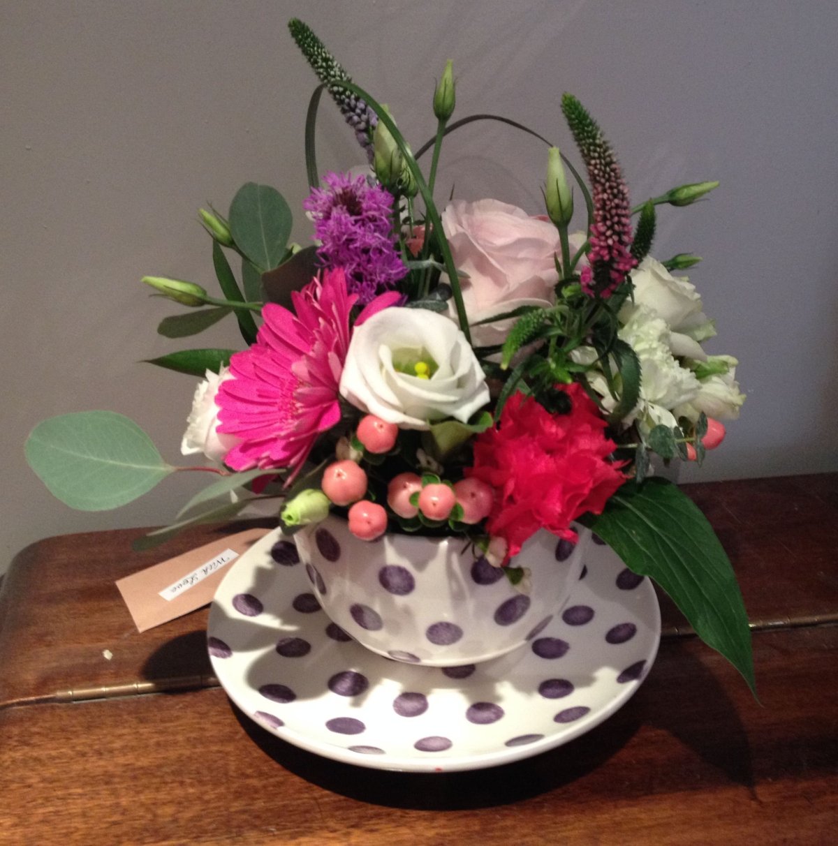 Цветочная композиция в кружке