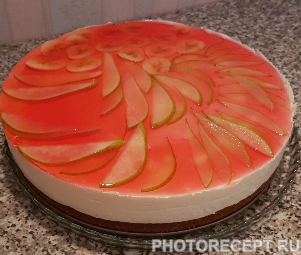 Торт с желейной заливкой и фруктами