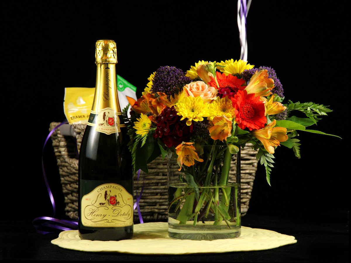 Цветы и шампанское