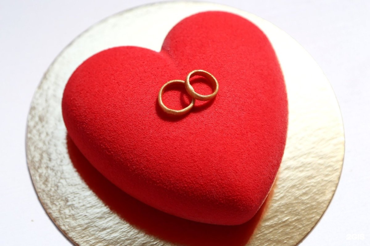 Торт на бархатную свадьбу