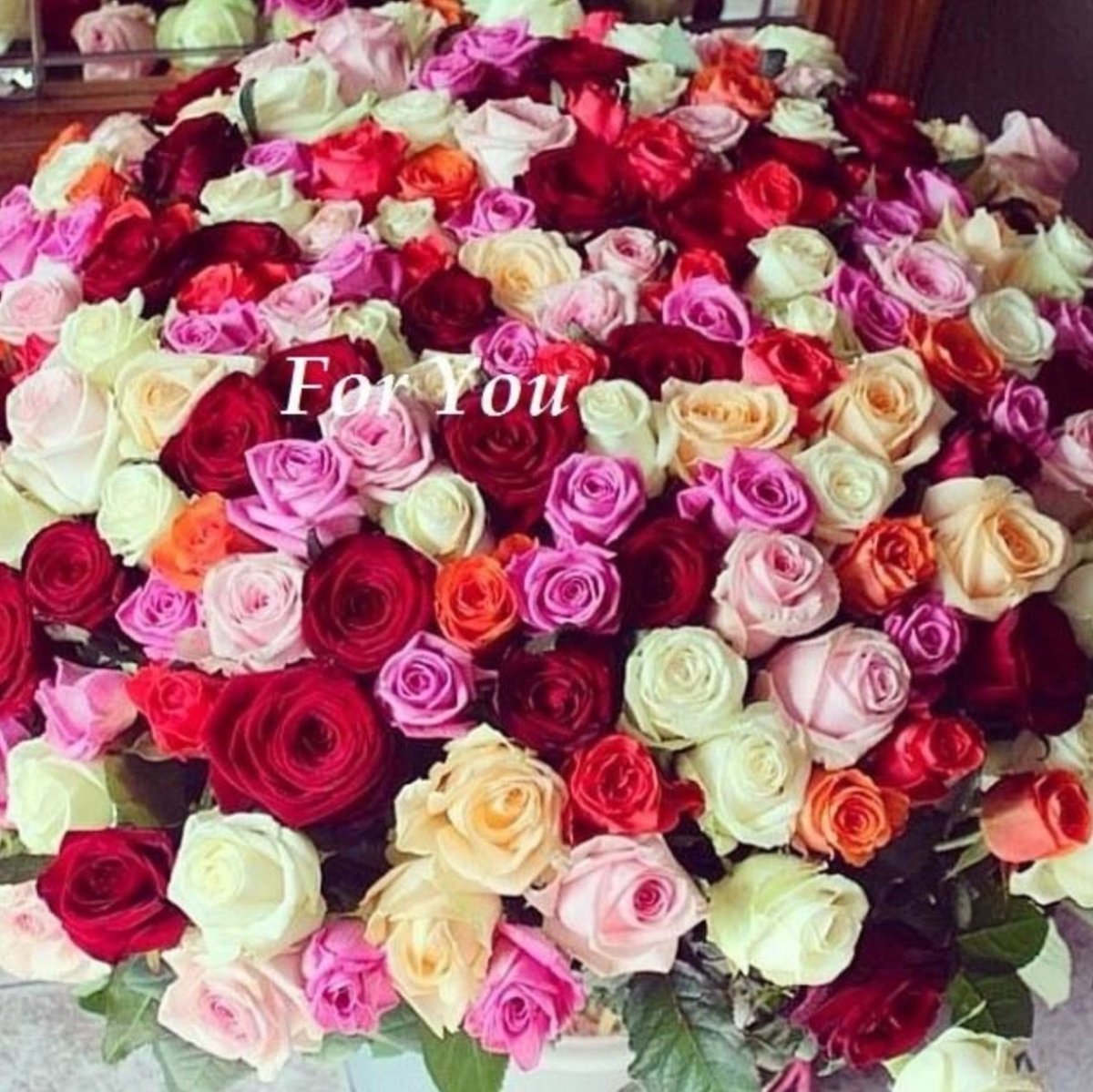 Много букетов цветов