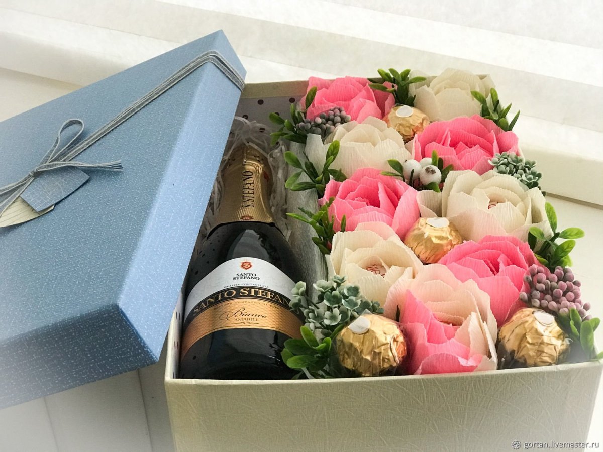 Букет с вином и сыром