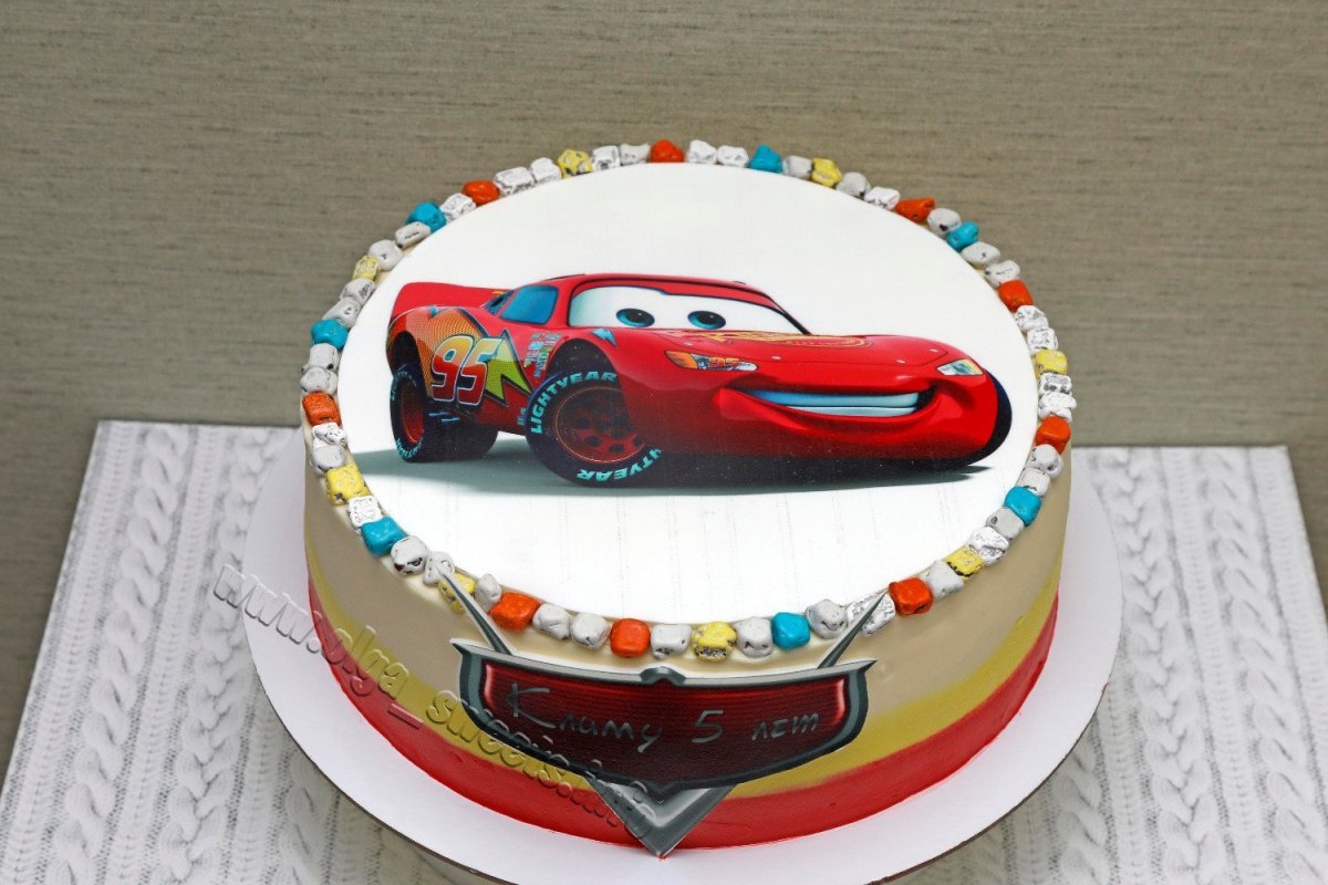 Торт с «машинками»