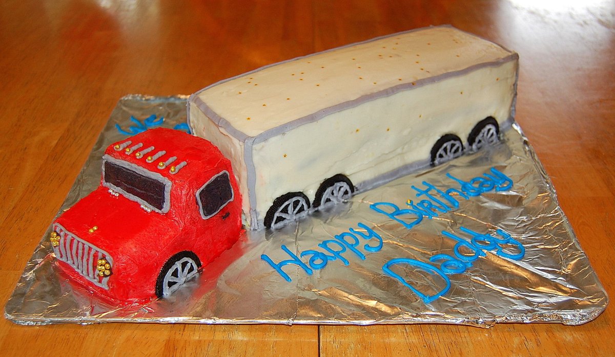 Торт в виде грузовика