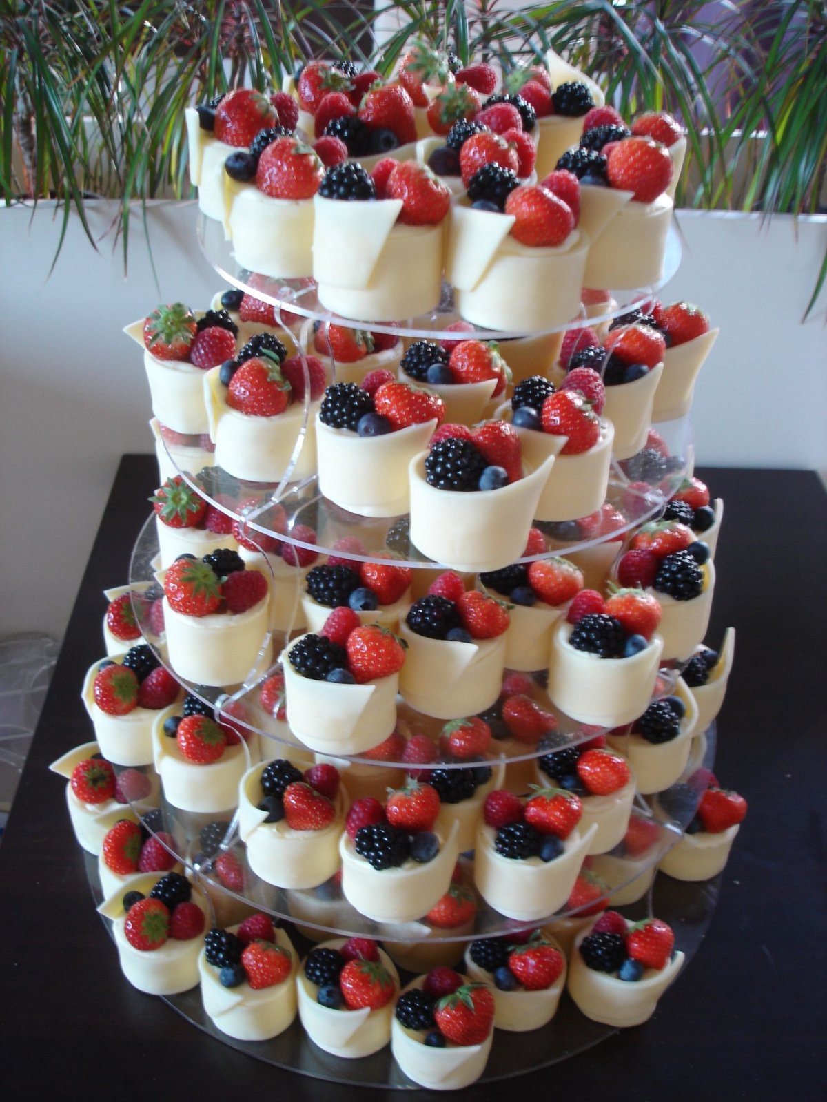 С днём рождения фрукты