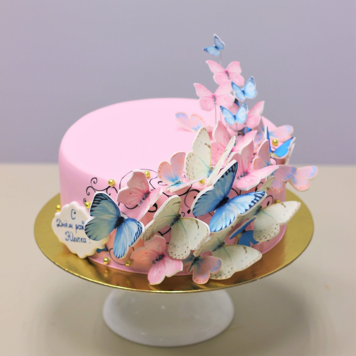 Свадебный торт с бабочками из вафельной бумаги