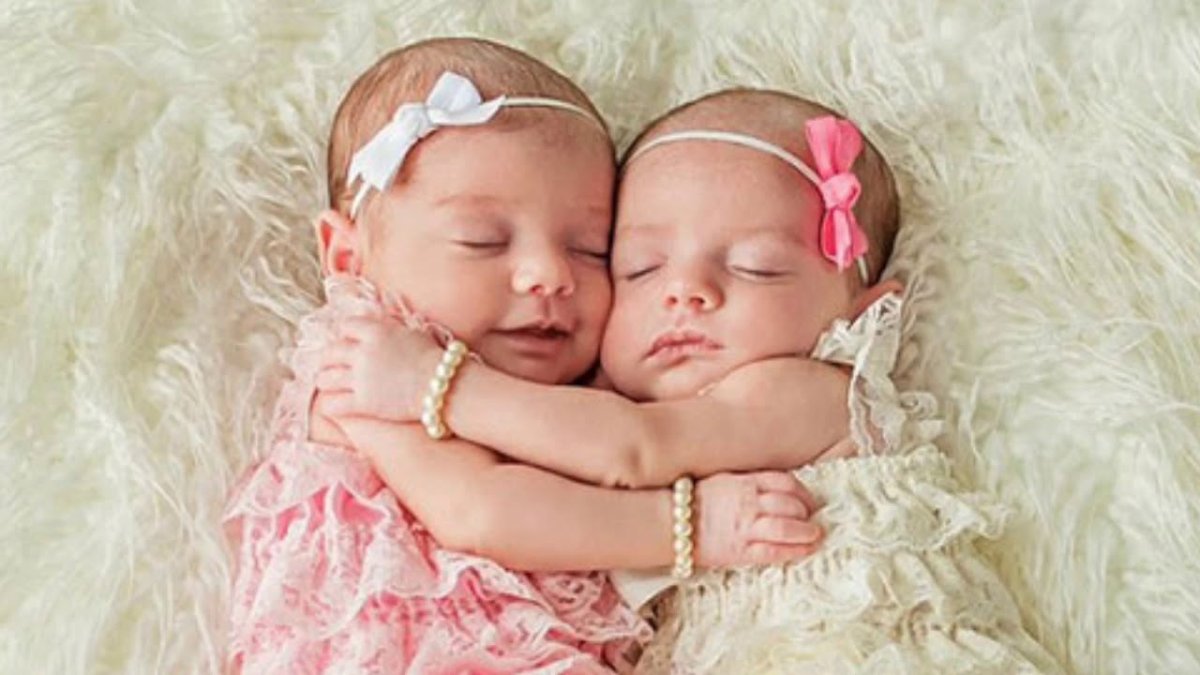 Двойняшки доченьки