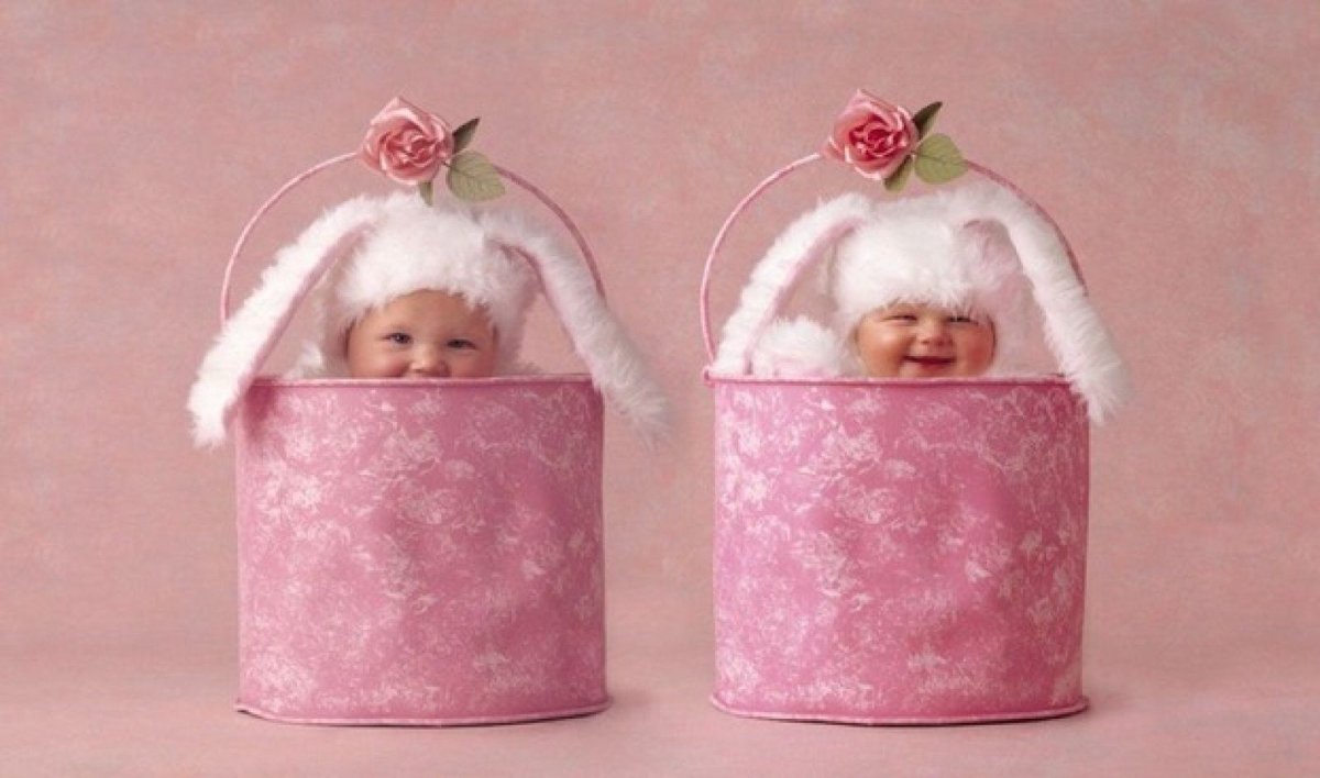 С рождением дочек двойняшек