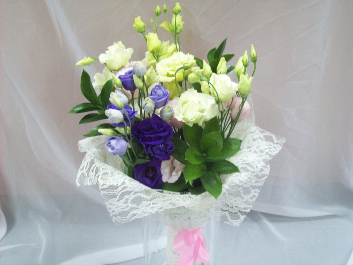 Букет с эустомой