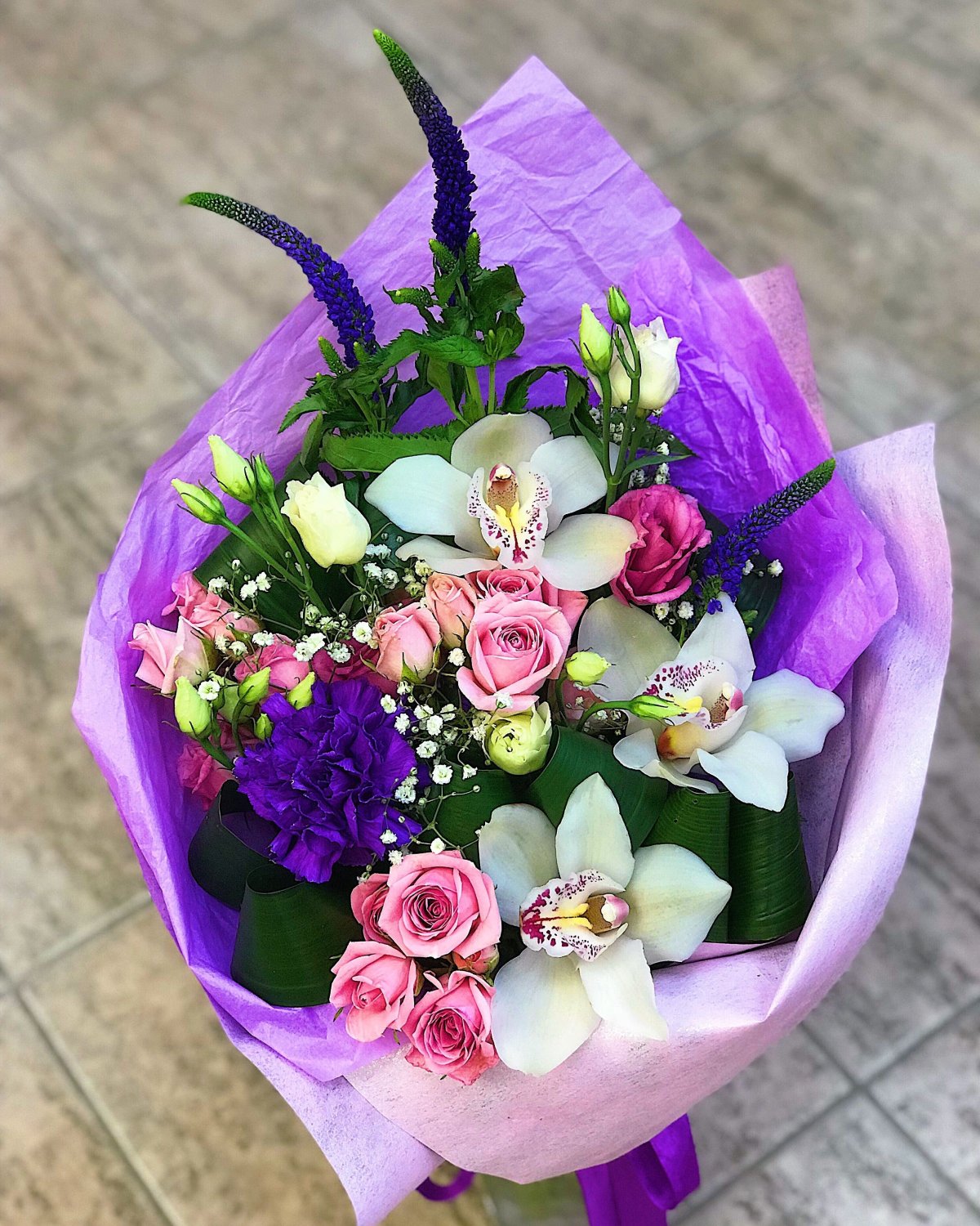 Букет ирисы эустома гипсофила