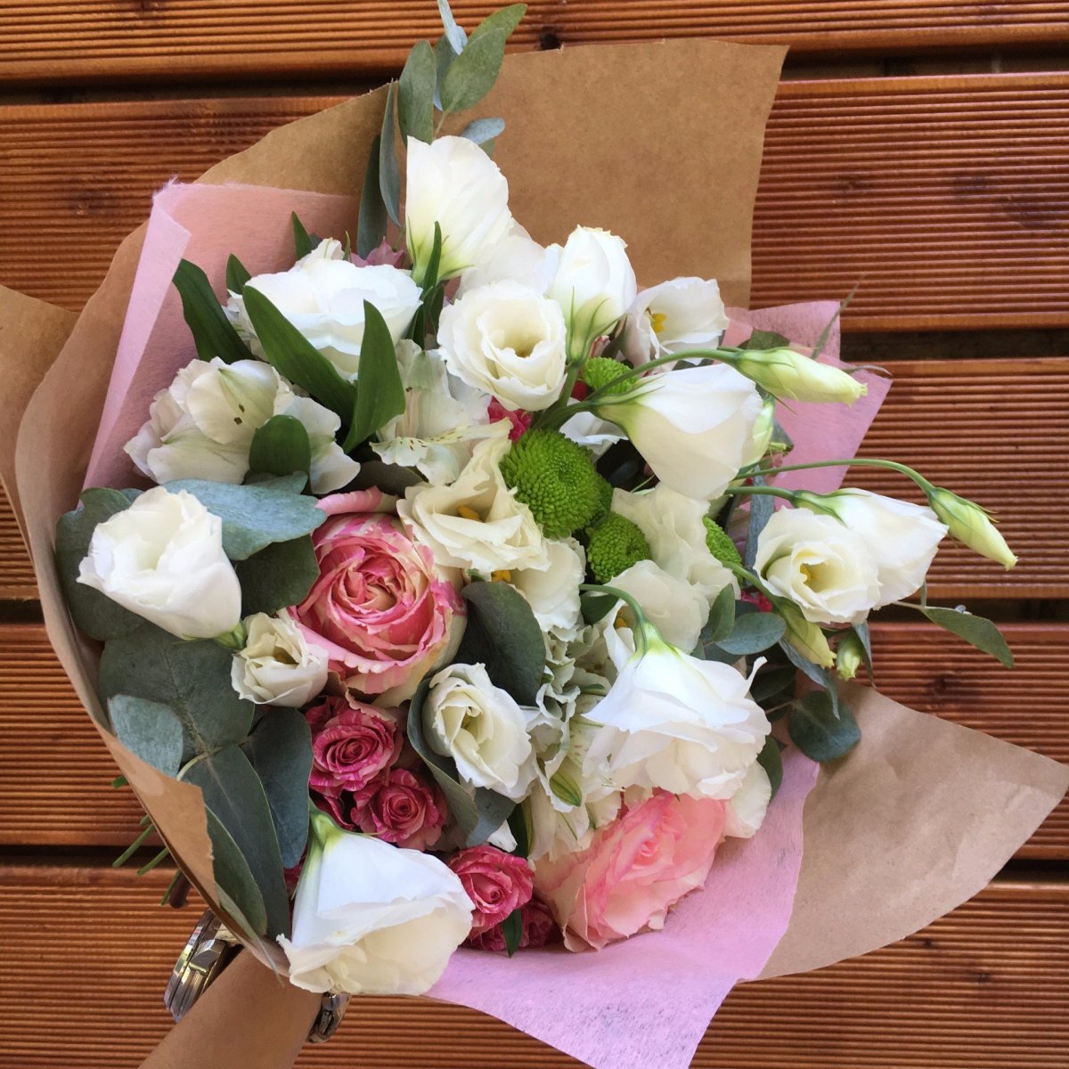 Букет «розы и эустомы»
