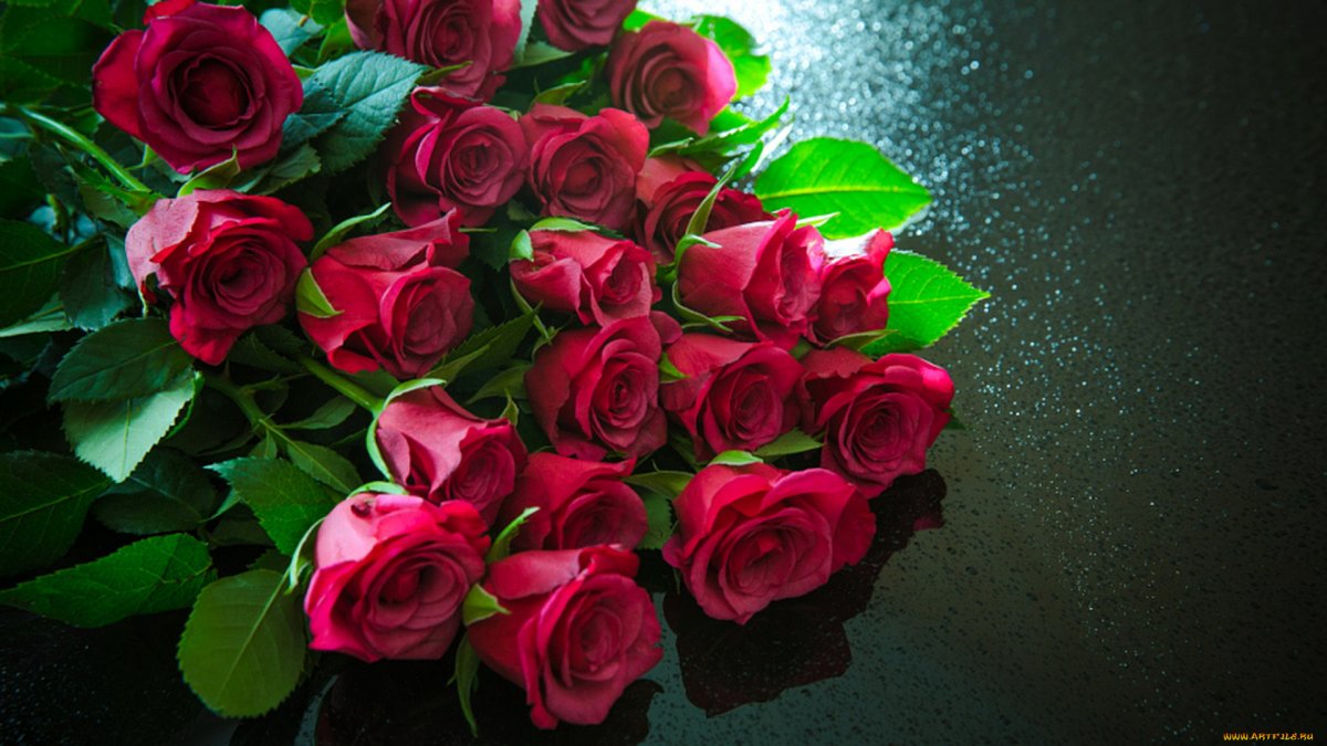 Красивый букет роз для женщины