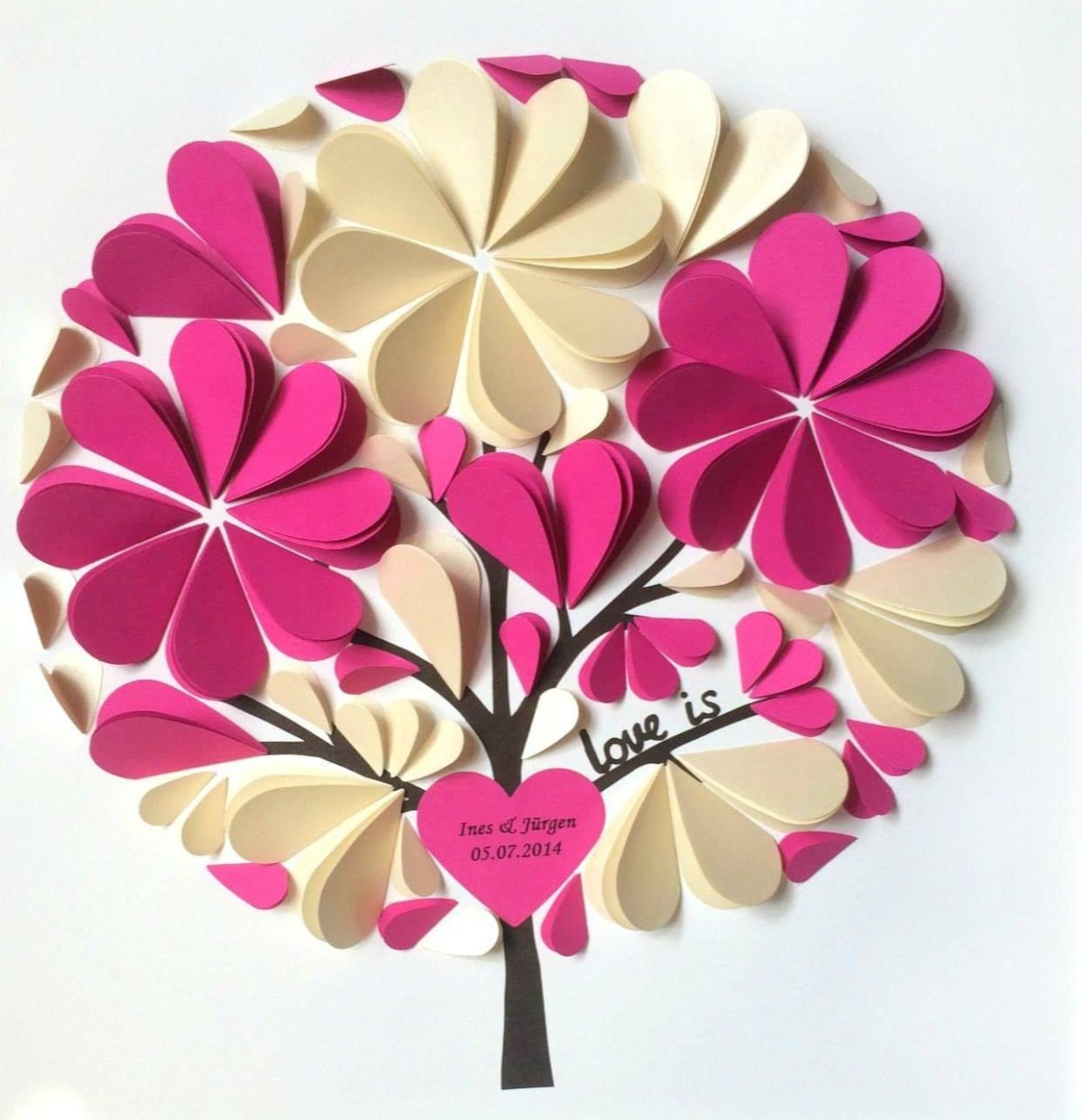 Дерево из бумажных сердечек