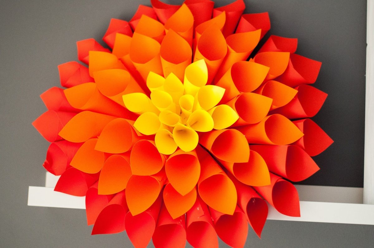 Объемные цветы из цветной бумаги