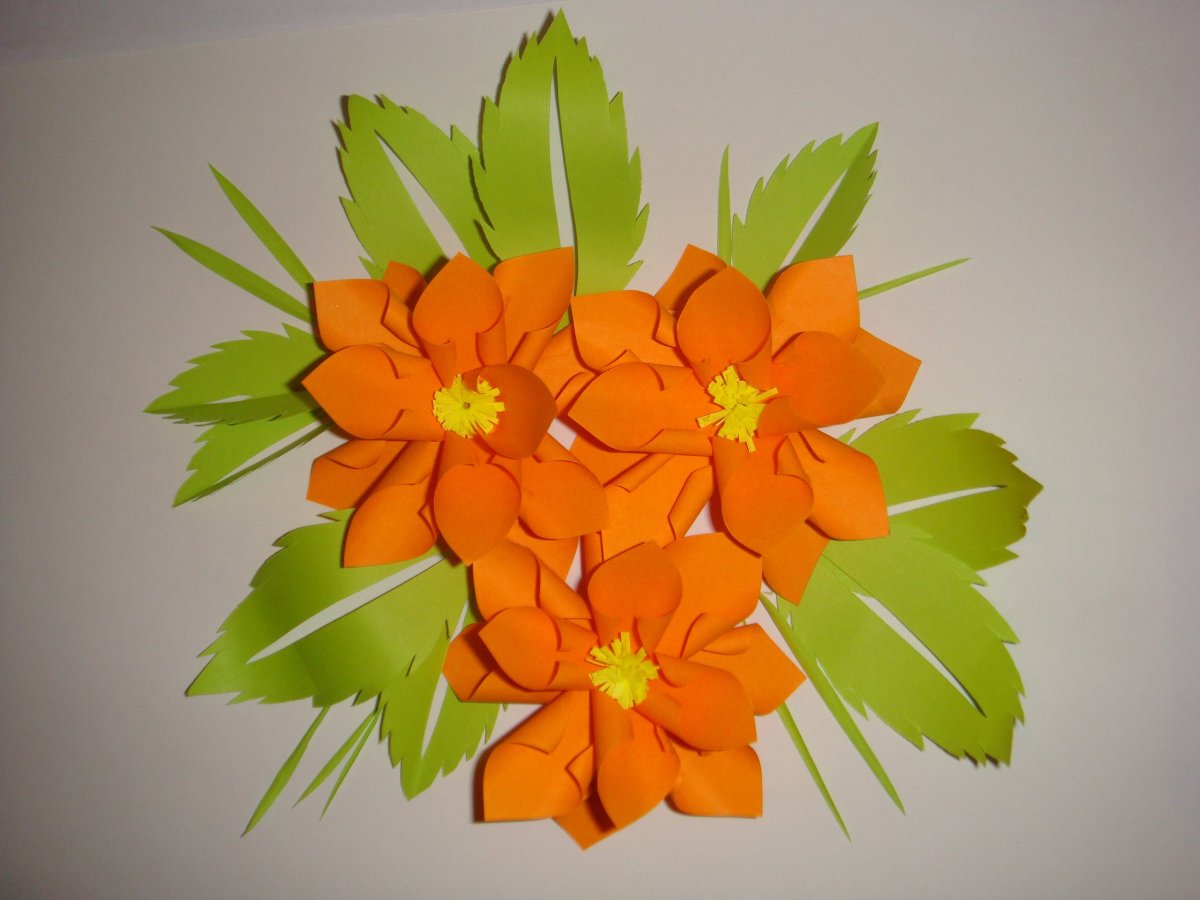 Композиция цветов из бумаги