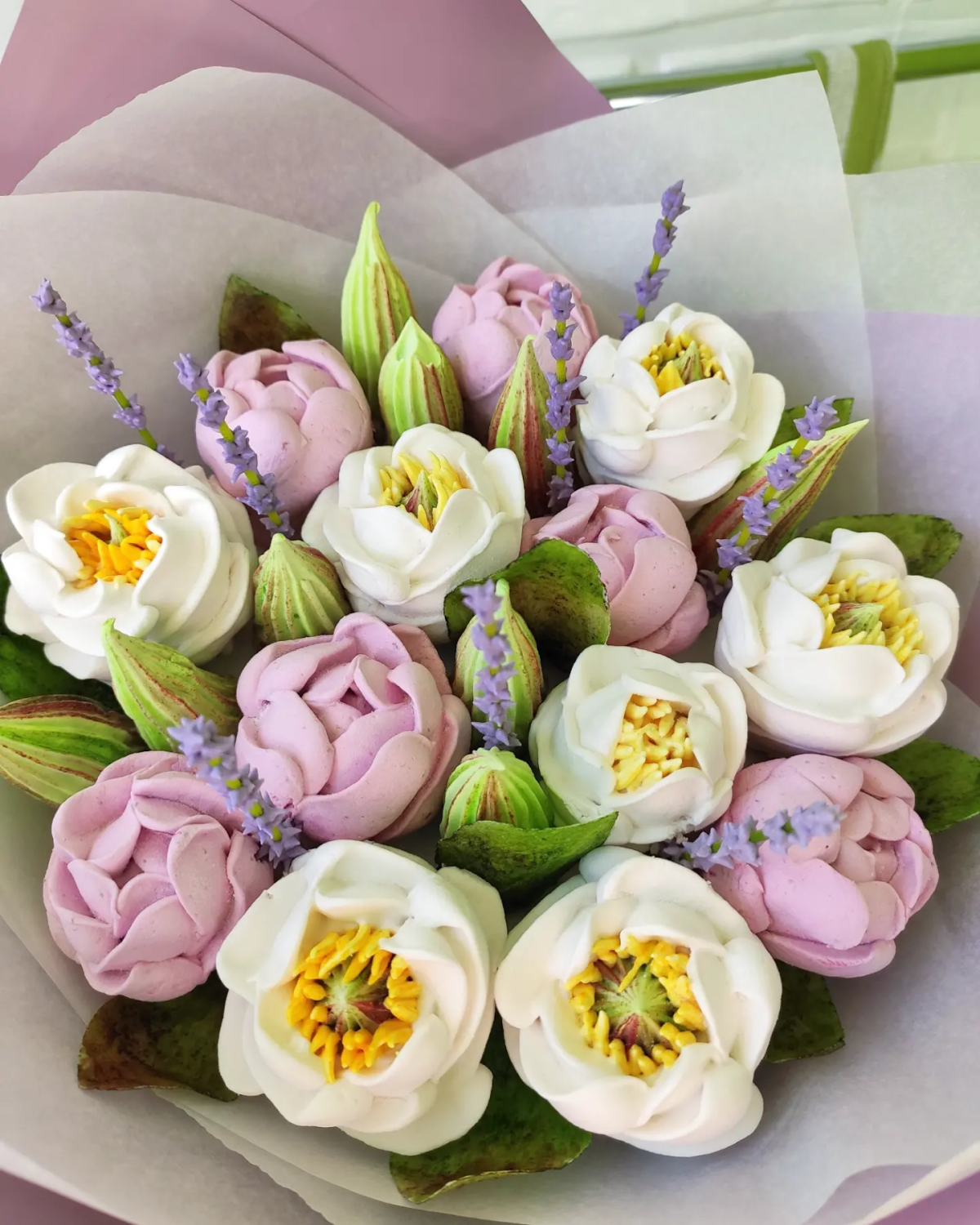 Нежный букет из фруктов