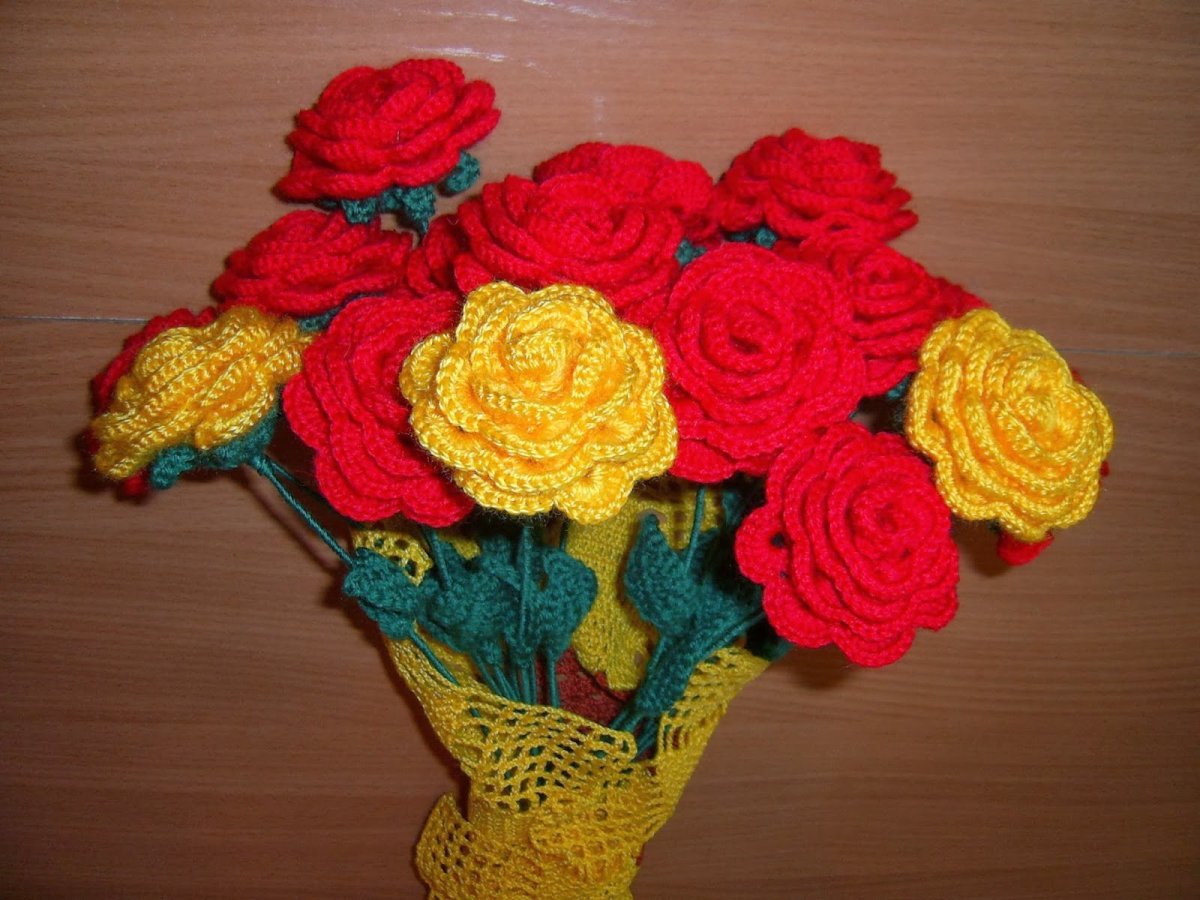 Вязаный букет роз