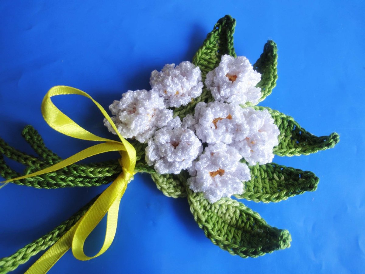 Вязаные цветы крючком букеты