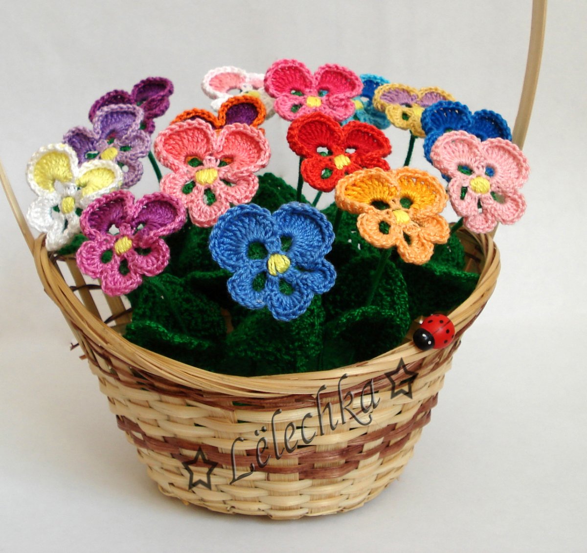 Вязаные Анютины глазки