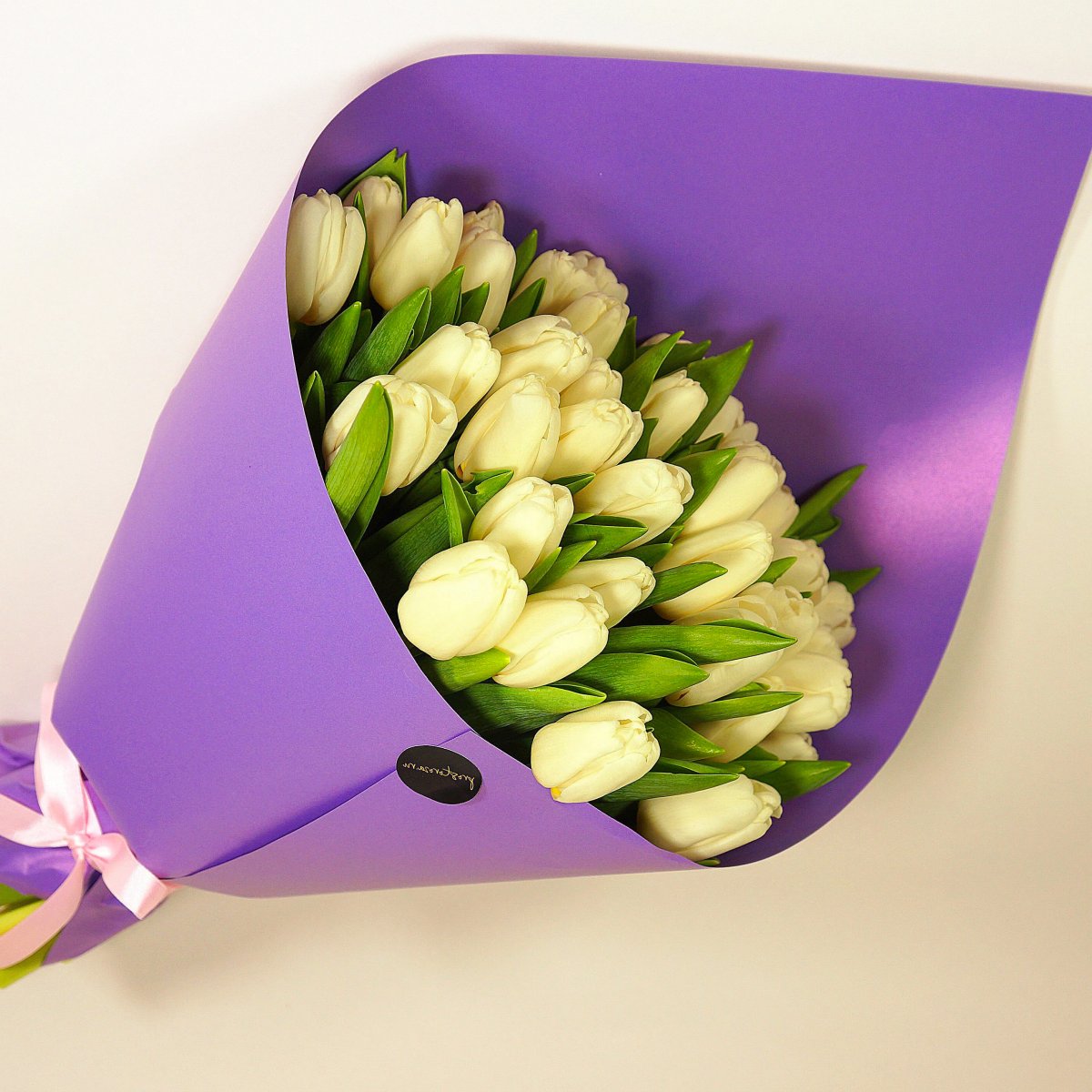 Стильные букеты из тюльпанов