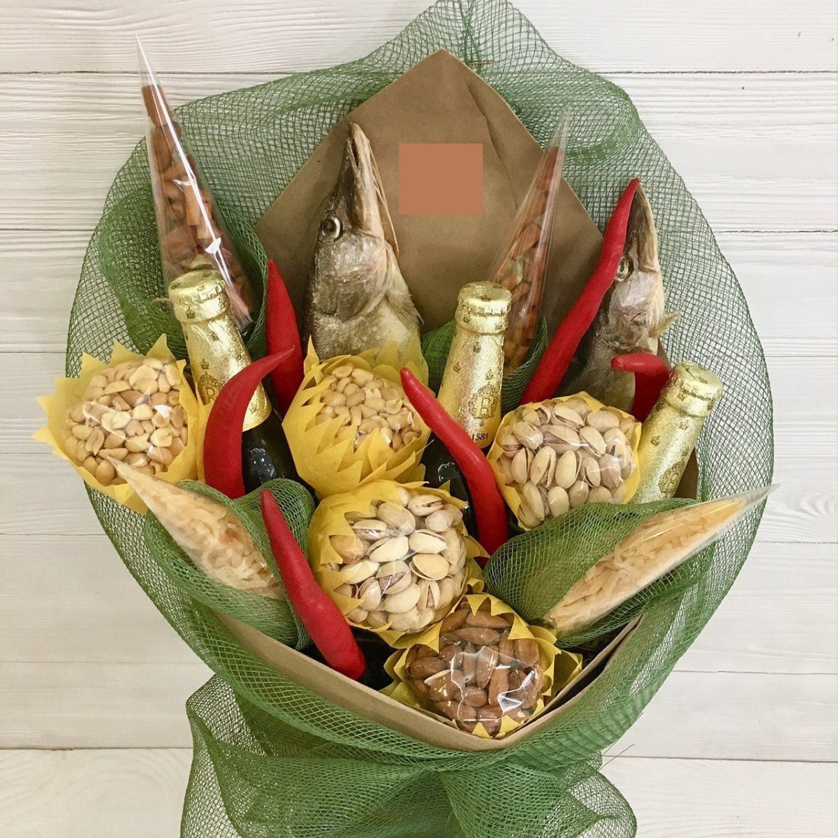 Букет из чипсов и сухариков