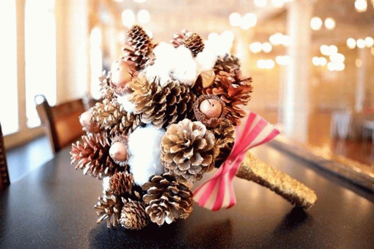 Поделки из шишек на новый год