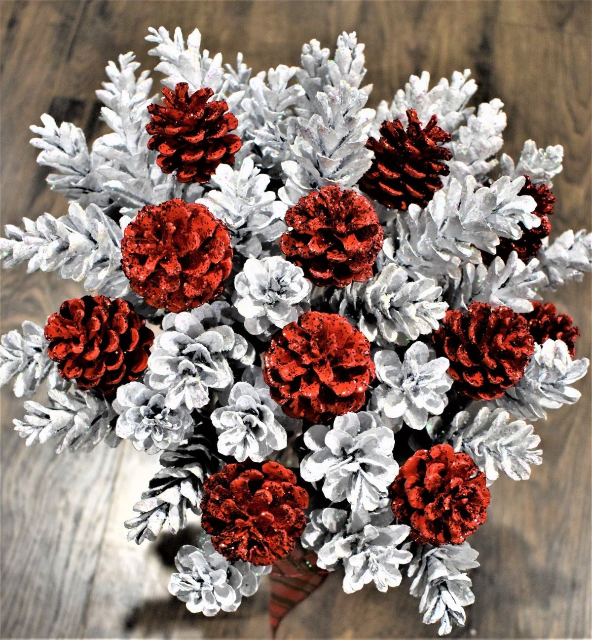 Морозные букеты из шишек