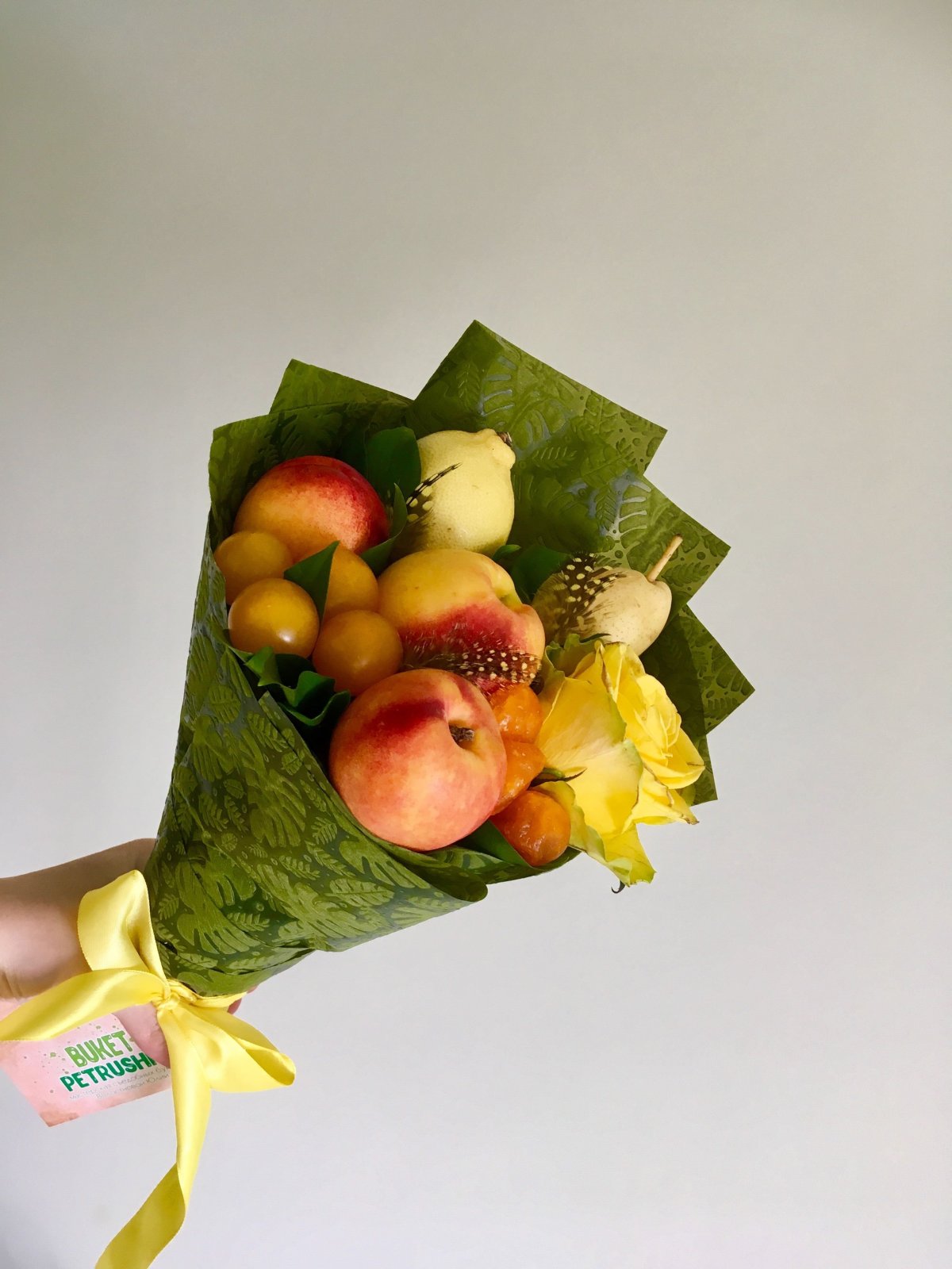 Мини букет из фруктов