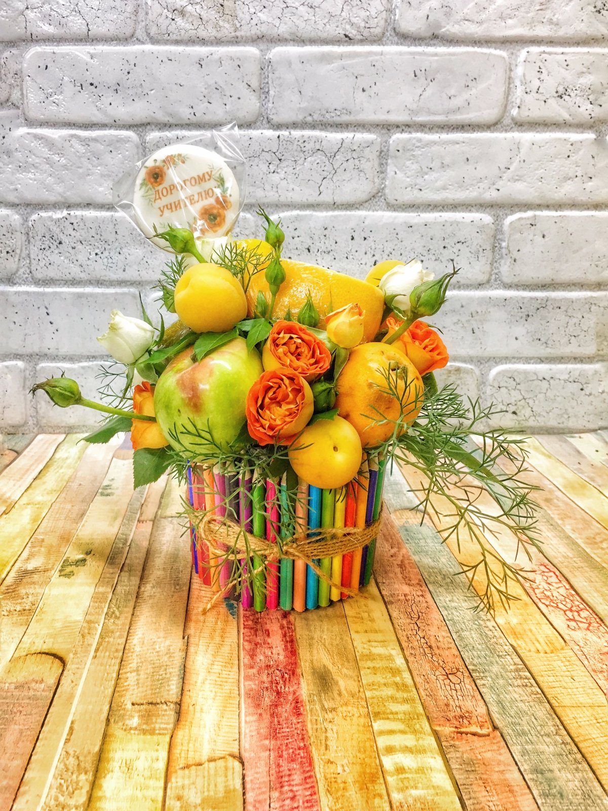 Нежный букет из фруктов