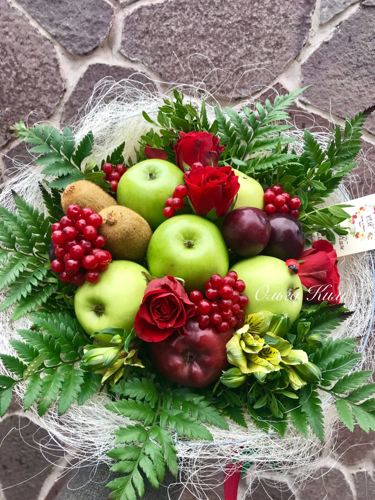 Зеленый букет из фруктов