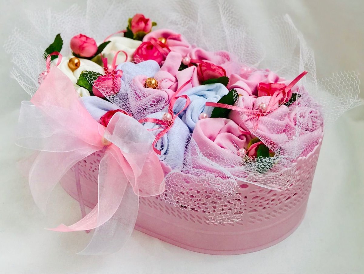 Девочка с букетом